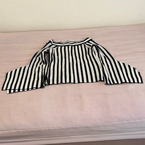 Bcbgmaxazria off shoulder top black and white great condition